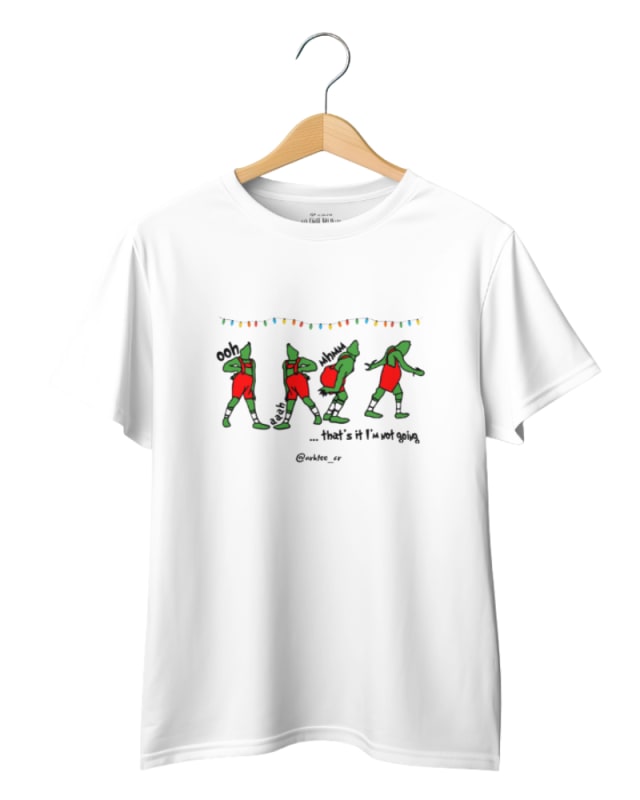 Camiseta blanca con estampado navideño en verde y rojo, diseño divertido y festivo