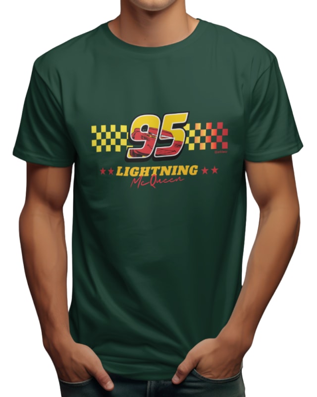 Camiseta verde con estampado de Lightning McQueen y el número 95 en amarillo y rojo