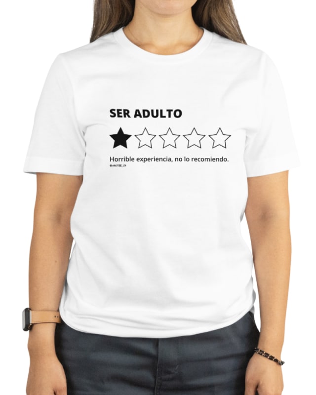 Camiseta blanca de algodón con estampado de texto en negro sobre ser adulto