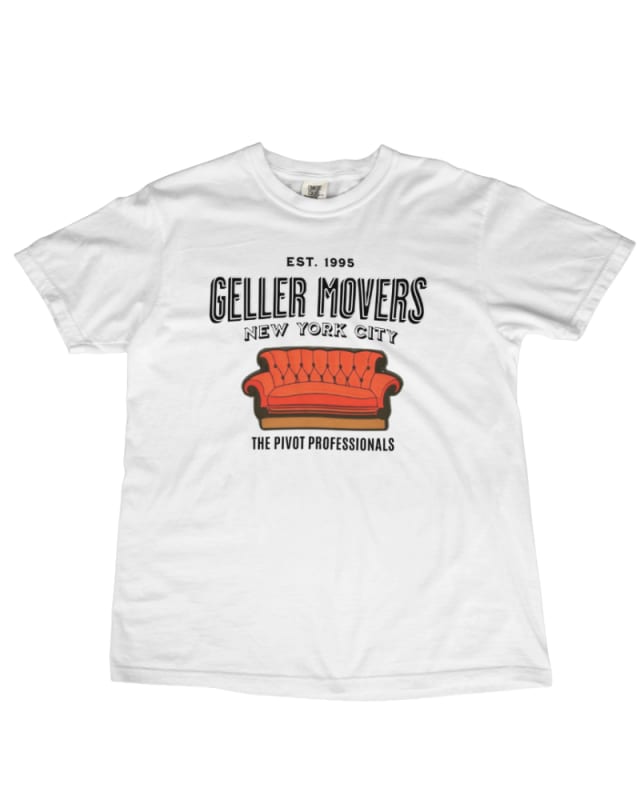 Camiseta unisex blanca de algodón con estampado de sofá y texto de Friends