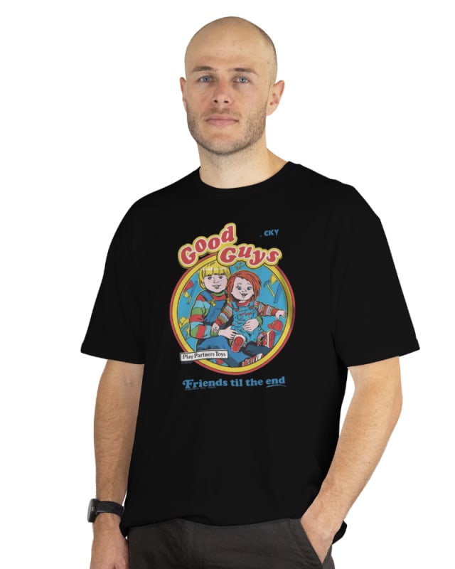Camiseta unisex negra de algodón con estampado colorido de Chucky y texto "Good Guys"