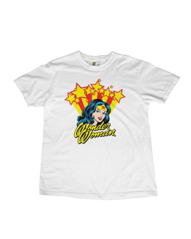 Camiseta blanca con estampado de Wonder Woman y estrellas en colores rojo y amarillo
