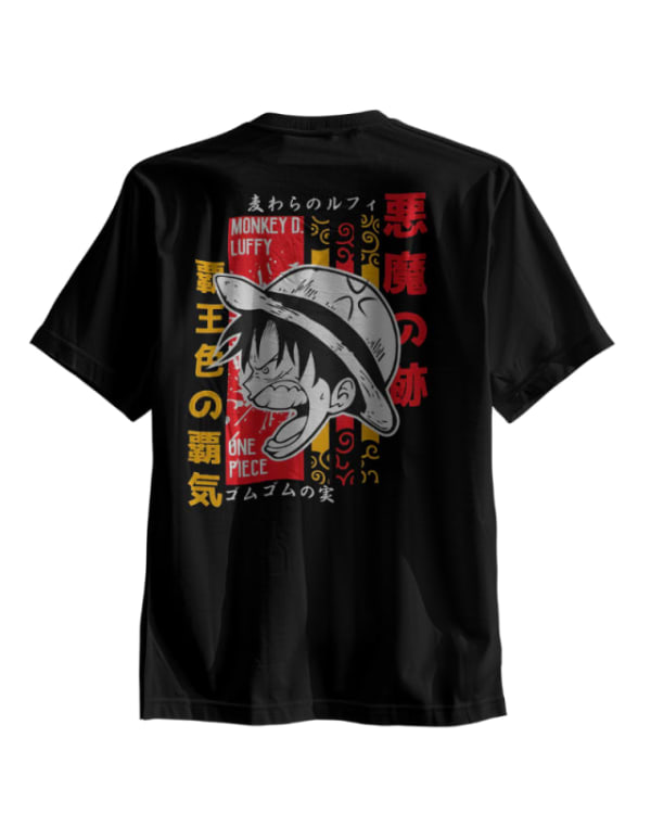 Camiseta negra de manga corta con diseño de Monkey D. Luffy y texto en japonés