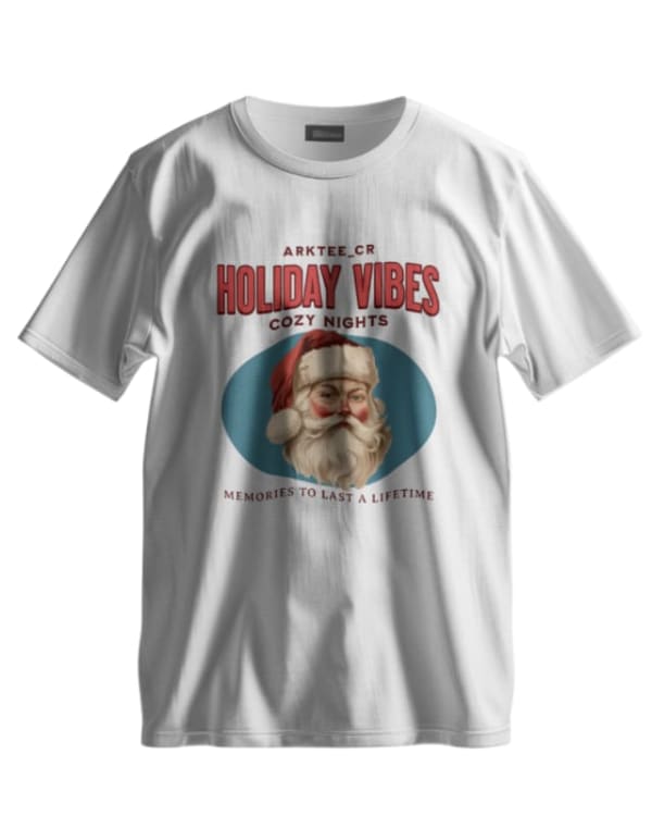 Camiseta blanca con estampado de Santa Claus y texto navideño en rojo y azul