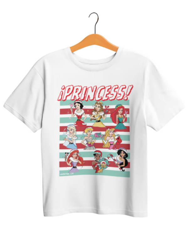 Camiseta blanca con estampado de princesas en colores rojo y verde, estilo navideño