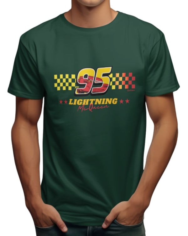 Camiseta verde con estampado de Lightning McQueen y el número 95 en amarillo y rojo