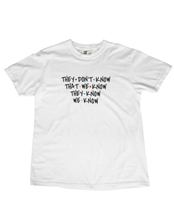 Camiseta unisex blanca de algodón con diseño de texto en negro de Friends