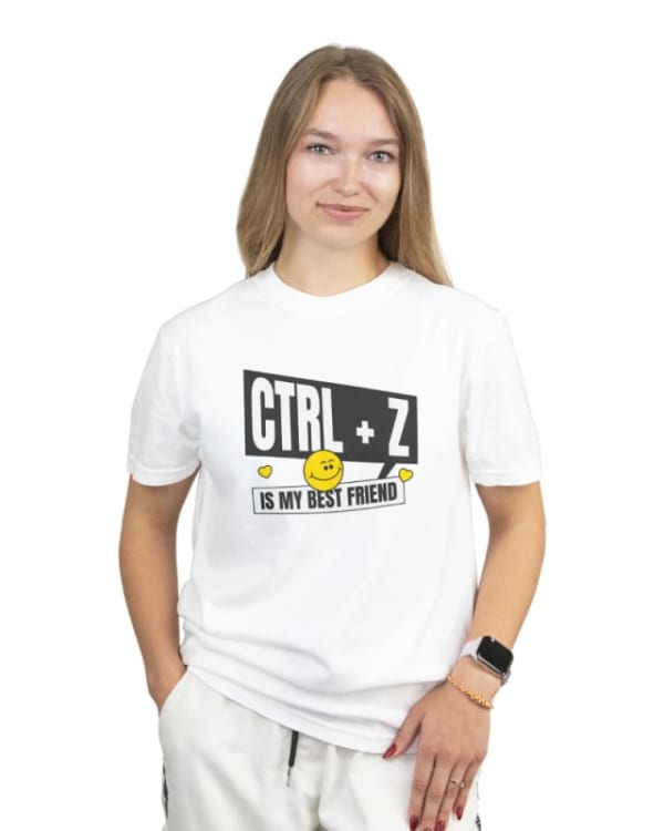 Camiseta oversize blanca de algodón con diseño gráfico CTRL + Z y sonrisa amarilla