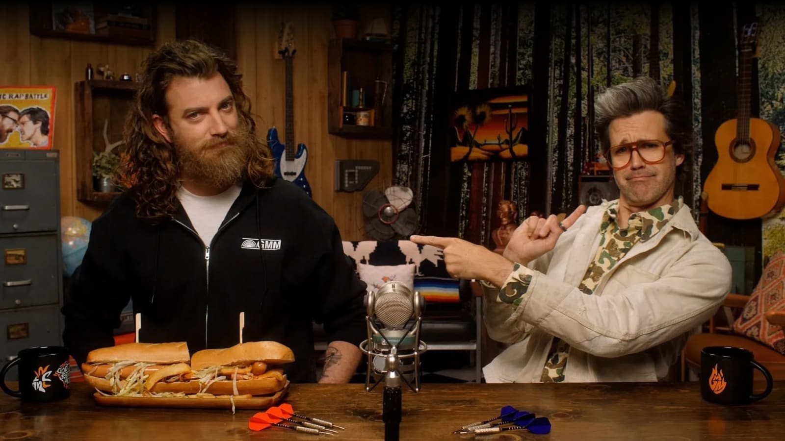 Rhett e Link no estúdio do Good Mythical Morning