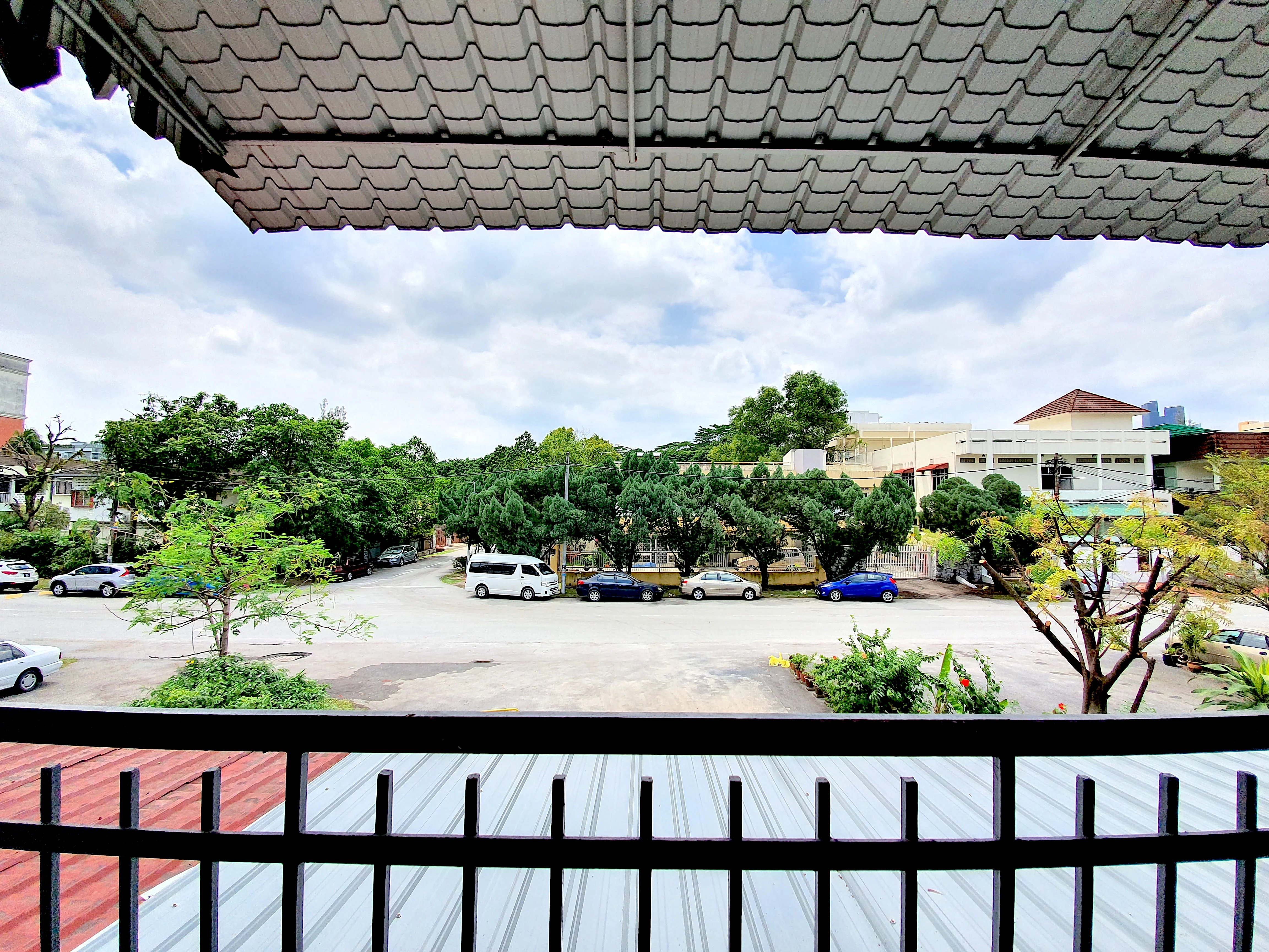 KL White-Themed Terrace House