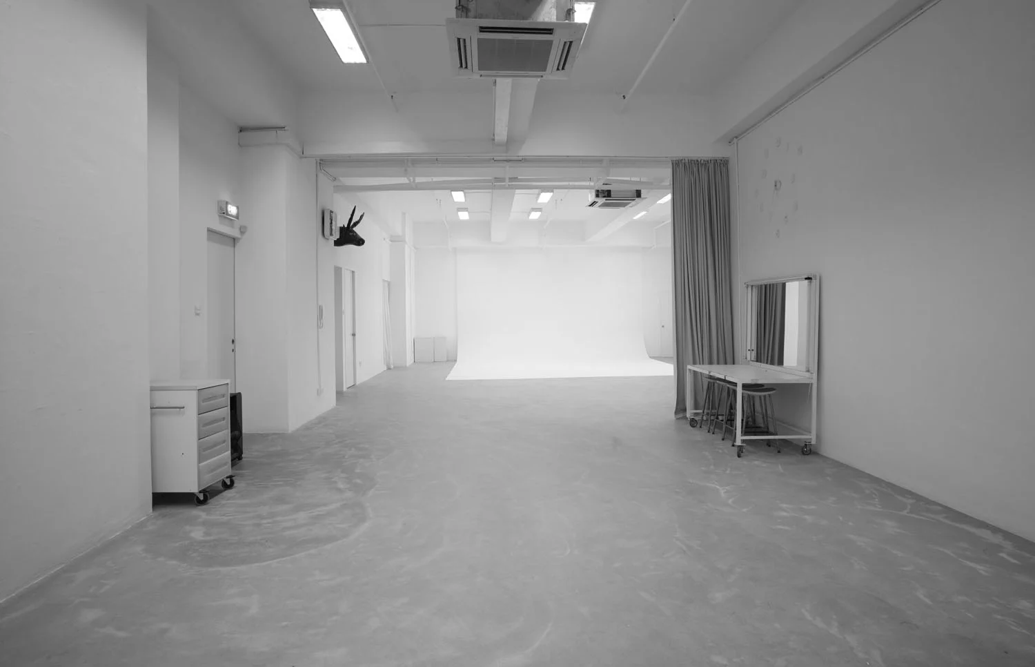 Large studio space with cyclorama - Studio A