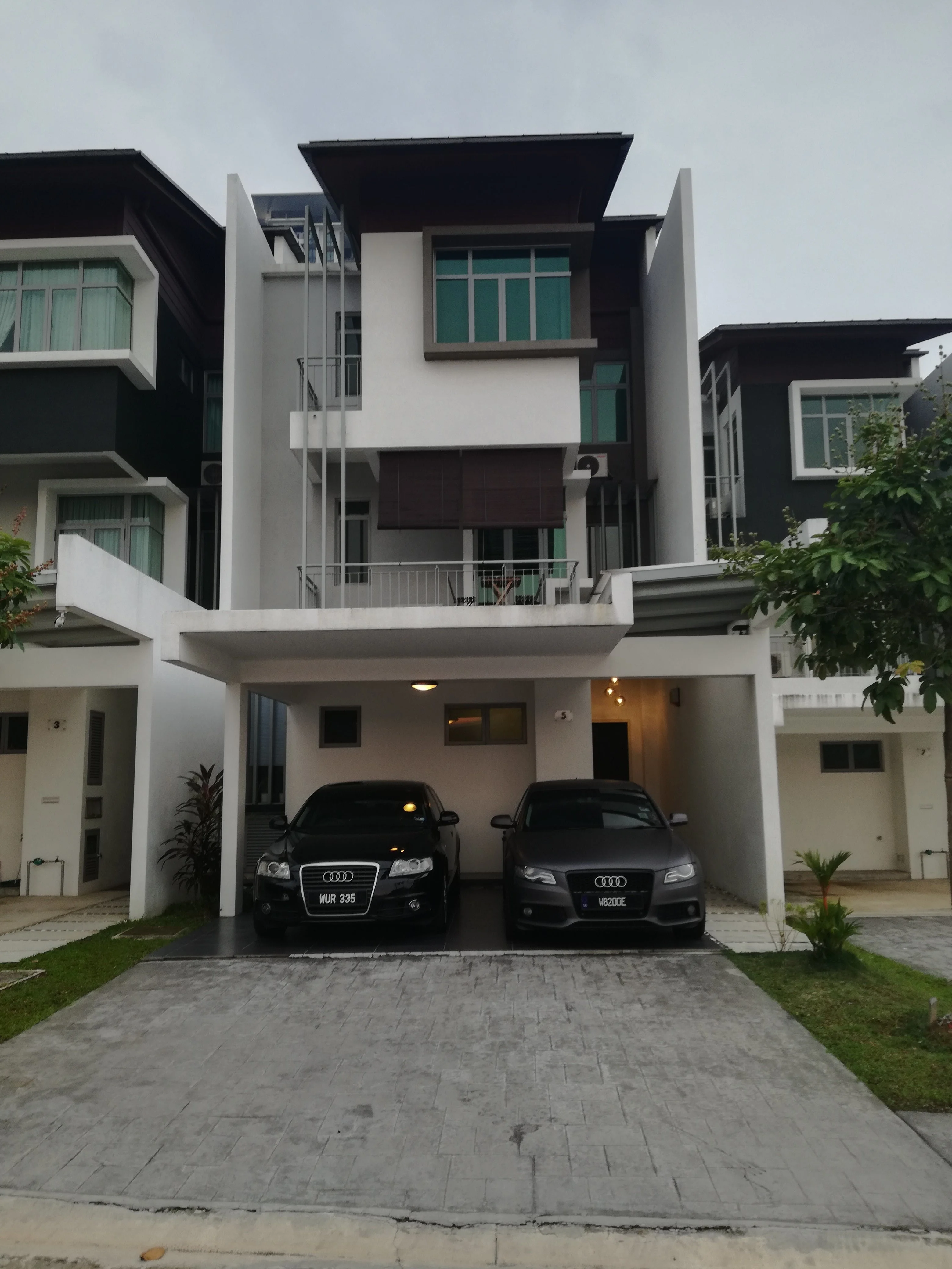 3 storey symphony hills