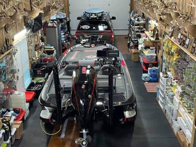 What does your garage look like?
Betting nothing like Gerald Swindle / GMAN. #Wow #Fishing