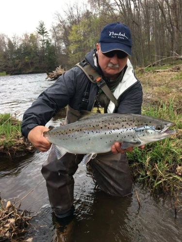 This husband and wife team had an amazing day on the Douglaston Salmon Run. Dave scored a really nice Atlantic salmon and his wife Lindsey, not to be outdone, followed up with a beautiful steelhead!

You can stay at the DSR lodge, get a day pass, or a season pass! 844-895-0669

http://bit.ly/2lXzonk 

#Fishing | #PrivateWater | #Adventure | #FinAndField