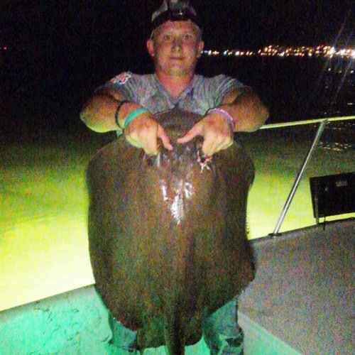 Capt. Jim putting the boys on some solid rays last night!!!
.
.
.
#bowfishing #cajunbowfishing #destinflorida #vacation #bowfishingcharters #panhandlefishingcharters