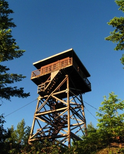 What do you think the weekly rate is and how long would you stay? 2 twin beds, 2 chairs, and a  pit toilet 50 yards away located on top of a 4700+ ft ridge! #ForRent #Unplugged #DreamBig2016 #OutdoorAdventure #FinandField