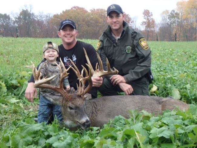 Could this rumored 300-inch Ohio buck be the Pope and Young's new number No. 2 -The 2nd largest non typical whitetail buck?  Way to go Dan. #Hunting #Ohio #Whitetail #FinandField