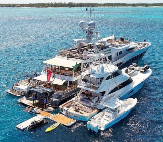 Do you think there is less than 10 people?
#StayAtHome #Boatings #Outdoors #FinandField