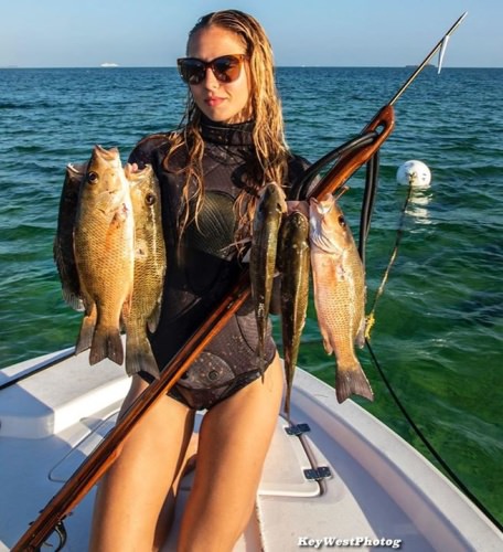 Hunter Ledbetter and @islandkey getting it done with speargun in back country near Key West! 
#KeyWestPhotog #Fishing #Speargun #FL #FinandField