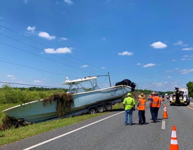 Caption This!
#1200HorsesRunningWild #KeepItBetweenTheWhiteLineFail #Boating