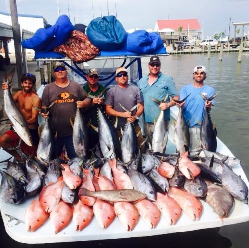 Do you think this covers the term "boat load"? Pretty work by Fin & Field partner Fish Commander Guide Service out of Louisiana. #BoatLoad #FinandField #Louisiana #FishCommander #USA