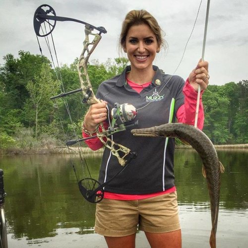 Who likes bowfishing? Eva Shockey getting it done! #Bowfishing #Fishing #Adventure #FinandField