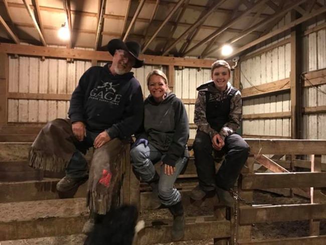 So we got a night away from the lodge what do we do?

We run to Barbara Carruthers and we work the fall cows and calves. 
Great crew!  
Thanks Carson and Ray.
Fun night and got a lot done.🤠