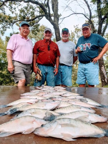 Kent, Bob, Kenny and some random guy fishing with D&K guide service father and son team on lake Eufaula. This morning fish were very scattered and tight lipped but around noon they stated bitting better. Had a blast guys see y'all again for round two tommorow. Caught our better fish in 2 to 5 feet of water shallow bite was our key to success for us today anyway.#bonestixcrappierods.