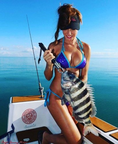 #NeverASpectator! Fishing with Luiza has another nice catch. 

Papa's Pilar | #PapaWouldBeProud | #Fishing | #FinandField