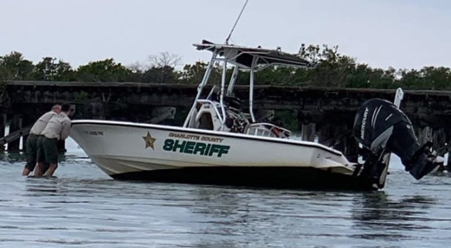 Happens to the best of us!
#Boating #HighTideIsComming #FinandField