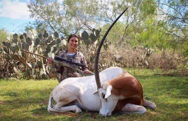 Oynx hunting in Texas! Bravo to this female hunter & South Texas Ranch. #Hunting #TX #FinandField