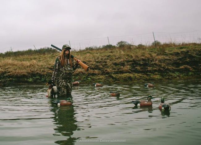 Duck down! Breelan Angel getting it done.

#Hunting | #GirlsWhoHunt | #InTheHunt | #BreenlanAngel | #FinandField