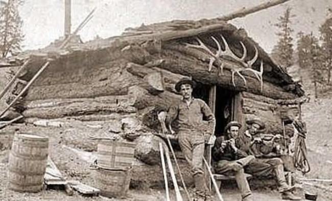What state do you think this classic hunting cabin was in? #Adventure #BookAHuntingTrip #FinandField