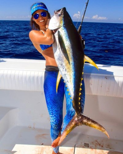 Anyone got a yellowfin photo? Post in a comment below or send to myadventures@finandfield.com.
Bravo to #PelagicGIRL Nicole on a beautiful yellowfin.

#Fishing | #Pelagic | #GirlsWhoFish | #FinandField