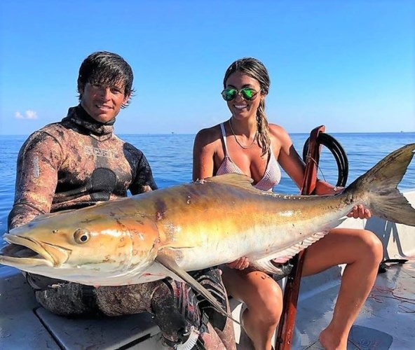 1st time free dive spearfishing and Alysha Aratari got a monster cobia. Congrat's on what could be new women's record. #FishTale #Fishing #Cobia #Adventure #FinandField
