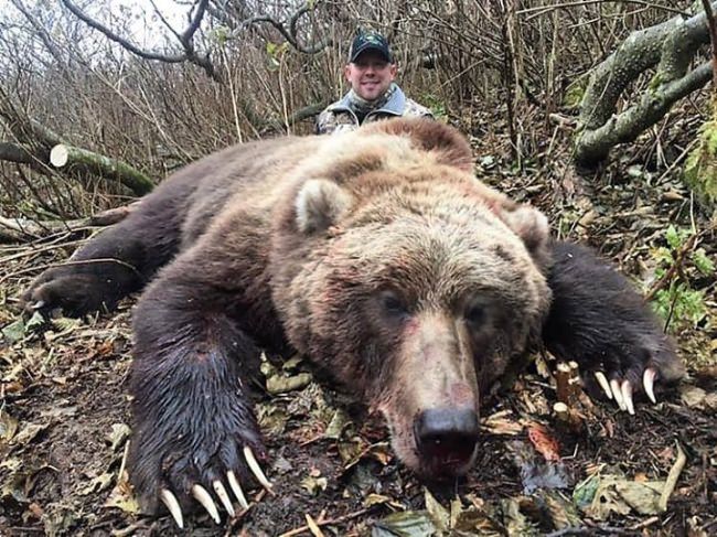 Is hunting Alaska on your bucket list? Give Hunt Alaska Outfitters a call because Dec. 15th is the deadline for applying for a 2019 hunt. #Hunting #BigGame #Alaska #FinandField