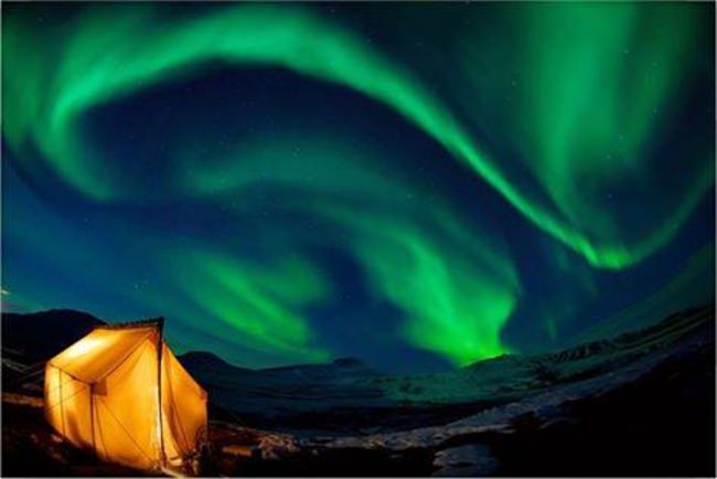 What is your dream for 2016? Sleeping under the stars is one thing but under aurora borealis is whole different level.  #Adventure #Outdoors #DreamBig2016 #FinandField #FireweedLodge #Alaska