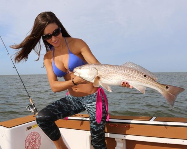 The wind has been an issue in Florida but Luiza landed a nice Red. Book you fishing adventure at www.finandfield.com.  

Fishing with Luiza | Papa's Pilar | #FinandField | #Fishing #Adventure | #PapaWouldBeProud