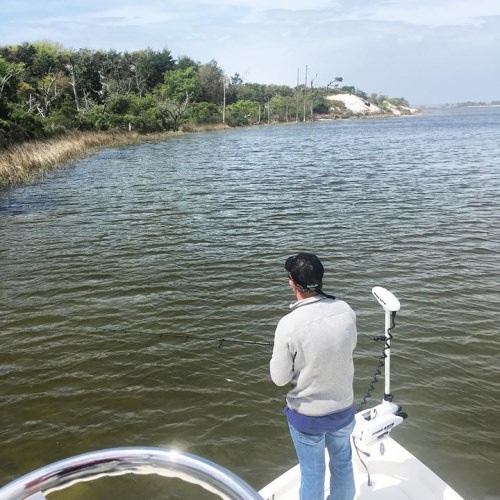 Chasing tail!
.
.
.
#redfish #reddrum #drumspots #skinnywaterculture #skifflife #skeeterboats #cfifr #legendarymarine #destinflorida #vacation #beach #springbreak #fishing #charter #panhandlefishingcharters