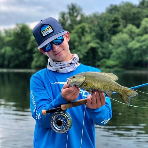 Braden @millertimeflies came up to chase some chase some Pennsylvania smallies. Had a very good, very nice young man, very good fly angler and fly tier! Pleasure to share the boat with you and dad!