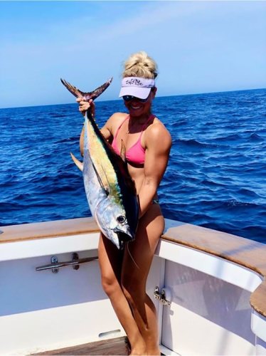 Anglers Amanda Gilbert & Will Chapman made a late morning offshore run count with some nice tuna. 
#Fishing #MakingMemories #FinandField