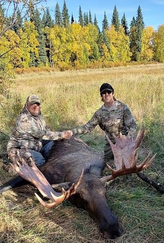 Congrats to Bobby Shapley  & Kitchel's Alaska Guide Service on this beautiful 5×5 trophy Bull Moose. #Hunting #Moose #Alaska #FinandField