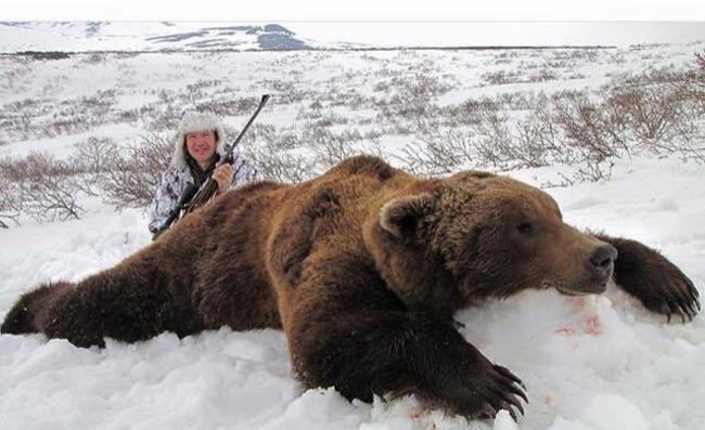 That is one big bear! Book your 2016 once in a lifttime hunt with the best guides at www.finandfield.com #Wow / #Hunting / #FinandField / #Bear