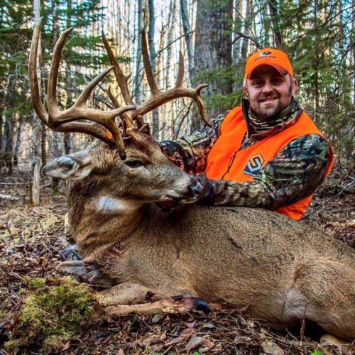What do you think if this beast? Score from 1 to 10! 

#Hunting | #ChrisBrackett | #MossyOak | #Adventure | #FinandField