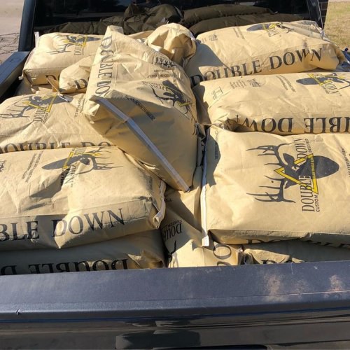 Time to fill up the feeders again with the Double Down Deer Feed . If you’re in the OKC or Lawton area and want to give it a try, call us.
#doubledowndeerfeed #oklahoma #hunting #protein #itswhatwefeed