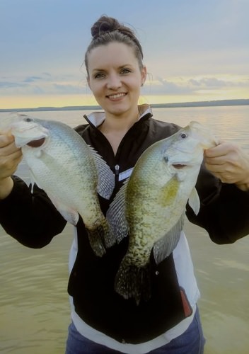 My Wife Kym had a day off on a Friday and said hey honey it's my turn to catch a crappie. I have to brag on her,  she is a special woman with many talents. We did not get on the water till 4 pm but we caught plenty crappie for a couple of good meals for our house.
