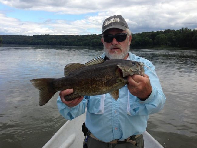 Not to early to start thinking about booking your smallie trip for this season. Few dates are available for April.
Top water and streamers July thru August.
Top water and pig smallies Sept thru Oct.