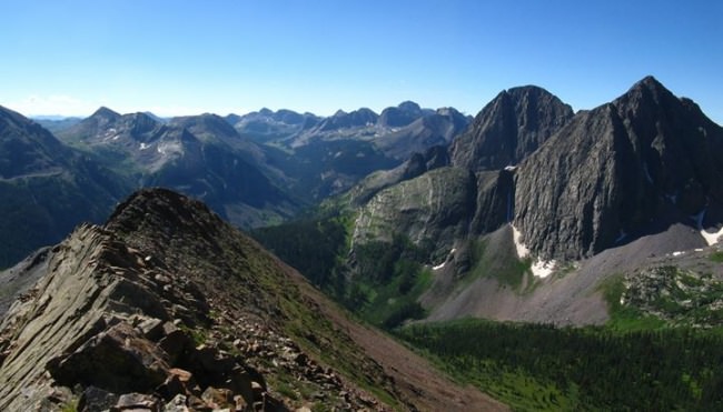 Big Country means big game! Are you interested in an Elk or Mountain Lion hunt this season. Visit www.finandfield.com/destinations for more information. #Hunting #BigGame #BookAHunt #Elk #Lion #Bear #Moose #Deer #Adventure #FinandField