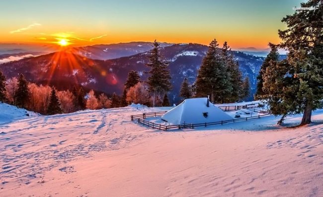 Who wants to stay here and watch the sunset?

#Unplugged | #CabinLife | #Snow | #Adventure | #FinandField