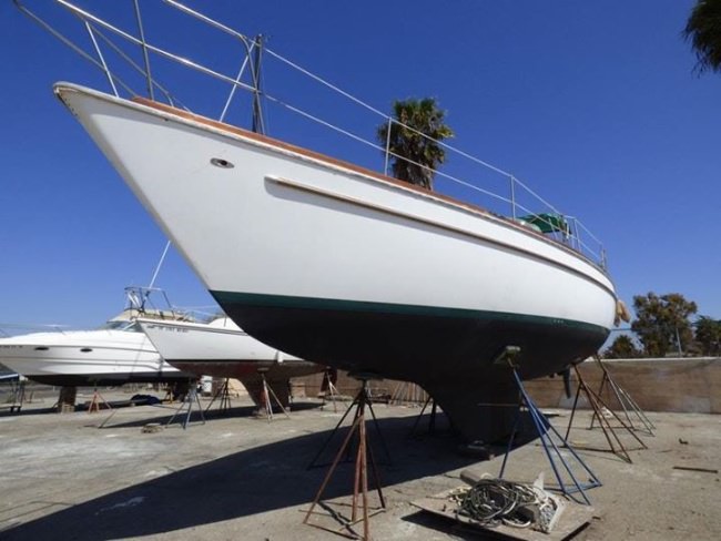 Looking for a project? A change in plans has interrupted the owners’ refit of this classic Gulfstar 44. This is a great opportunity for a handy sailor to acquire an excellent cruising boat at a bargain price.
